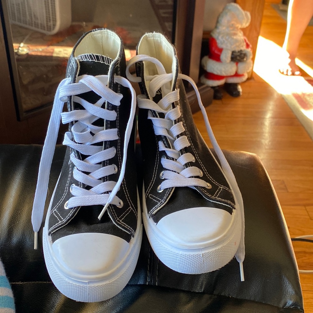 Size 7 in womens forever 21 brand